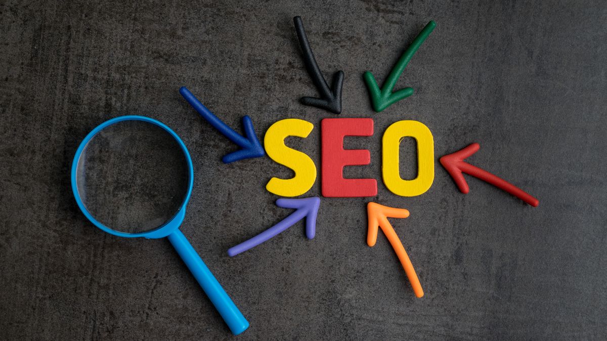 Seo,,Search,Engine,Optimization,Ranking,Concept,,Magnifying,Glass,With,Arrows